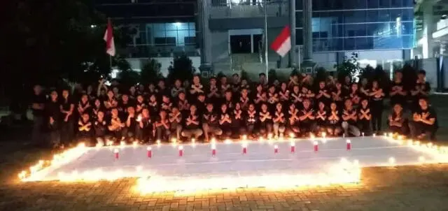 Mahasiswa Buddhis STABN Sriwijaya Menggelar Doa Bersama untuk Para Korban Bom Surabaya Mahasiswa Buddhis STABN Sriwijaya Menggelar Doa Bersama untuk Para Korban Bom Surabaya