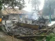 Rumah Milik Keluarga Tidak Mampu Hangus Dilalap Si Jago Merah Rumah Milik Keluarga Tidak Mampu Hangus Dilalap Si Jago Merah