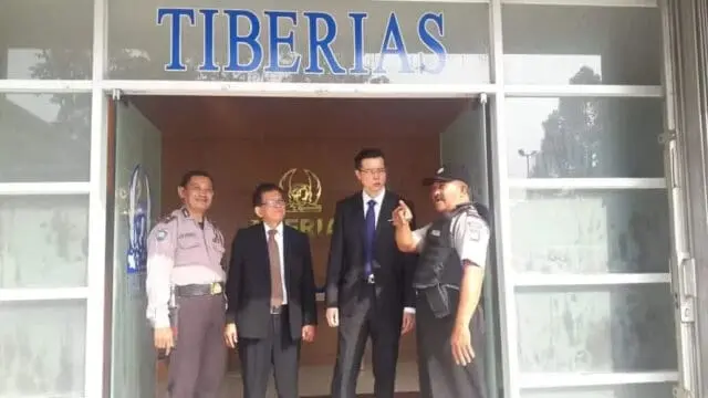 Berikan Rasa Aman, Kapolsub Sektor Palem Semi Bersama Bhabinkamtibmas Panbar Lakukan Pengamanan Gereja Berikan Rasa Aman, Kapolsub Sektor Palem Semi Bersama Bhabinkamtibmas Panbar Lakukan Pengamanan Gereja