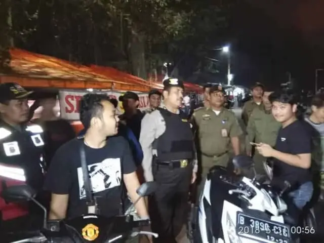 Bersama Tiga Pilar, Kapolsek Karawaci Gelar Operasi Cipkon di Pertengahan Bulan Ramadhan Bersama Tiga Pilar, Kapolsek Karawaci Gelar Operasi Cipkon di Pertengahan Bulan Ramadhan