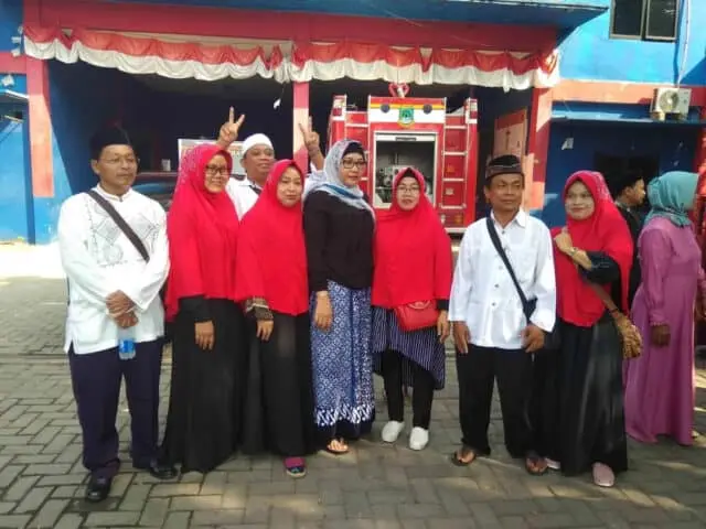 Ketua DPRD Kota Tangerang Lepas Rombongan Tour Realigi Ibu - Ibu Pengajian Ketua DPRD Kota Tangerang Lepas Rombongan Tour Realigi Ibu - Ibu Pengajian