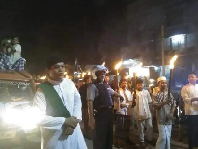 Sambut Bulan Suci Ramadhan, Kapolsub Sektor Palem Semi Kawal Warga Panunggangan Barat Pawai Obor Sambut Bulan Suci Ramadhan, Kapolsub Sektor Palem Semi Kawal Warga Panunggangan Barat Pawai Obor