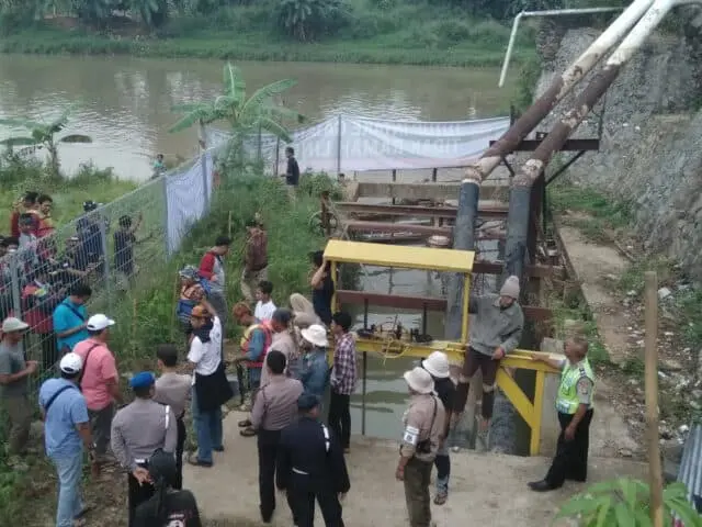 Personil Polsek Jatiuwung Lakukan Pengamanan Aksi Ujuk Rasa Personil Polsek Jatiuwung Lakukan Pengamanan Aksi Ujuk Rasa