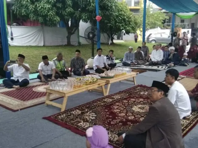 Kapolsub Sektor Palem Semi Bersama 3 Pilar Hadiri Buka Puasa Bersama Warga Cluster Barcelona Kapolsub Sektor Palem Semi Bersama 3 Pilar Hadiri Buka Puasa Bersama Warga Cluster Barcelona