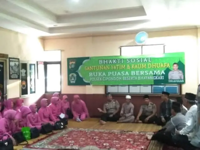 Gelar Buka Puasa Bersama, Kapolsek Cipondoh Santuni Anak Yatim Gelar Buka Puasa Bersama, Kapolsek Cipondoh Santuni Anak Yatim