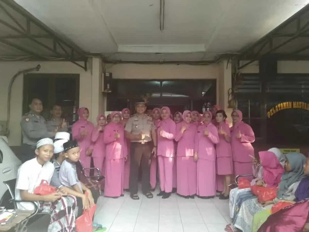 Gelar Buka Puasa Bersama, Kapolsek Cipondoh Santuni Anak Yatim