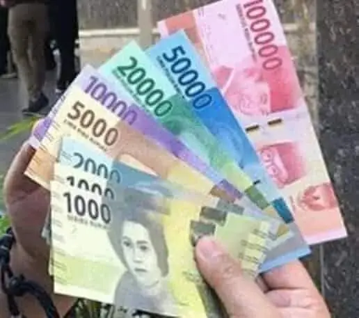 Warga Banten Menyerbu Tempat Penukaran Uang Recehan Baru Warga Banten Menyerbu Tempat Penukaran Uang Recehan Baru