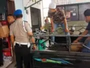 Bulan Ramadhan, Anggota Polsek Pasar Kemis Sita Botol Minuman Keras Bulan Ramadhan, Anggota Polsek Pasar Kemis Sita Botol Minuman Keras