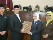 Gelar Rapat Paripurna, DPRD Banten Berikan Catatan LKPJ Gubernur 2017 Gelar Rapat Paripurna, DPRD Banten Berikan Catatan LKPJ Gubernur 2017