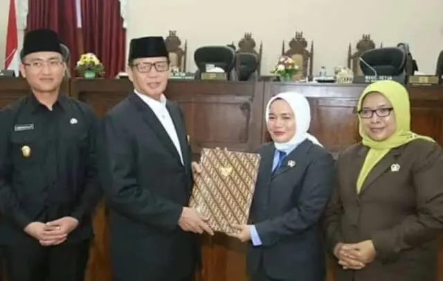 Gelar Rapat Paripurna, DPRD Banten Berikan Catatan LKPJ Gubernur 2017 Gelar Rapat Paripurna, DPRD Banten Berikan Catatan LKPJ Gubernur 2017