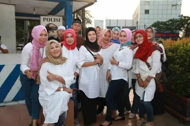 Mencari Berkah di Bulan Ramadhan, Komunitas Permata Bagikan Takjil ke Pengguna Jalan Raya Mencari Berkah di Bulan Ramadhan, Komunitas Permata Bagikan Takjil ke Pengguna Jalan Raya