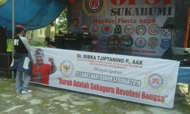 Ribka: Tolak Politik Praktis Serikat Buruh. Gerakan Buruh, Gerakan Politik Alternatif Ribka: Tolak Politik Praktis Serikat Buruh. Gerakan Buruh, Gerakan Politik Alternatif