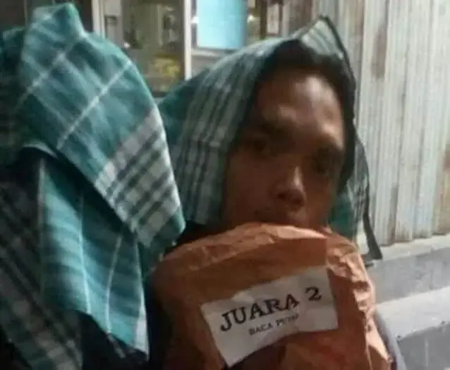 Pemenang Lomba Baca Puisi Dihadiahi Dua Serbet dari Dinas Pendidikan dan Kebudayaan Banten Pemenang Lomba Baca Puisi Dihadiahi Dua Serbet dari Dinas Pendidikan dan Kebudayaan Banten