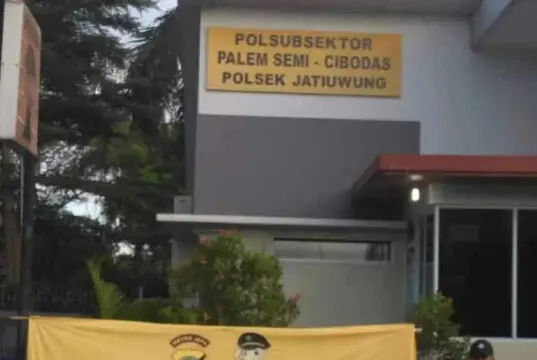 Jelang Pilkada Serentak, Polsek Jatiuwung Pasang Spanduk Pilkada Tahun 2018