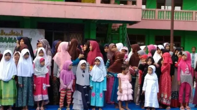 Ponpes Daarul Falahiyyah Gelar Santunan Yatim/Piatu dan Buka Puasa Bersama Ponpes Daarul Falahiyyah Gelar Santunan Yatim/Piatu dan Buka Puasa Bersama