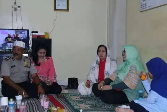 Buka Puasa Bersama, Kapolsub Sektor Palem Semi Polsek Jatiuwung Ajak Warga Jalin Kebersamaan Buka Puasa Bersama, Kapolsub Sektor Palem Semi Polsek Jatiuwung Ajak Warga Jalin Kebersamaan