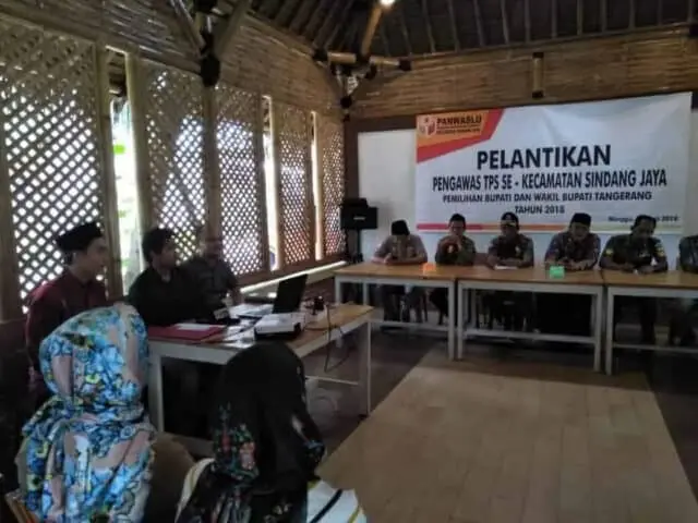 Panwaslu Kecamatan Sindang Jaya Gelar Pelantikan dan Orentasi Pengawas TPS Panwaslu Kecamatan Sindang Jaya Gelar Pelantikan dan Orentasi Pengawas TPS