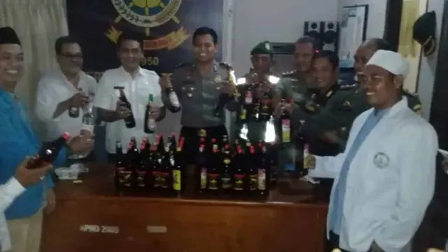 Sita 172 Botol Miras, Polsek Kelapa Dua dan Trantib Gelar Operasi Pekat Sita 172 Botol Miras, Polsek Kelapa Dua dan Trantib Gelar Operasi Pekat