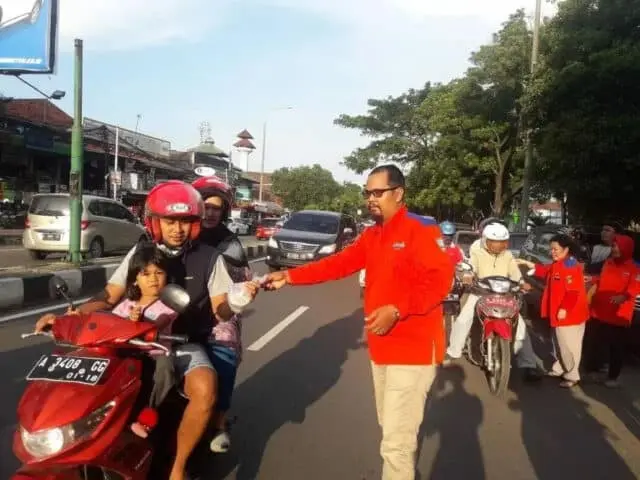 Berangkat Dari Pengusaha Menuju Dunia Politik Berangkat Dari Pengusaha Menuju Dunia Politik