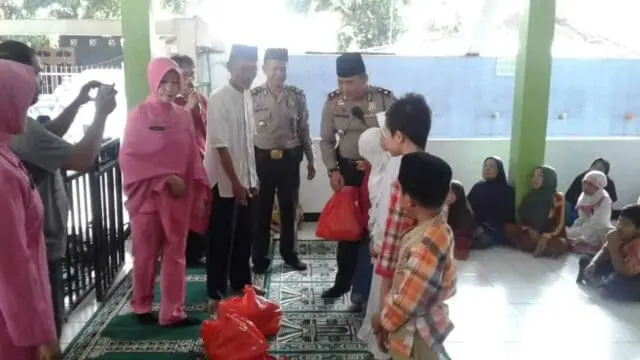 Kapolsek Batu Ceper Berbagi Kebahagiaan Bersama Yatim dan Dhuafa Kapolsek Batu Ceper Berbagi Kebahagiaan Bersama Yatim dan Dhuafa