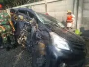 Kereta Listrik Tabrak Mobil Avanza Dekat Stasiun Batu Ceper Kereta Listrik Tabrak Mobil Avanza Dekat Stasiun Batu Ceper, Tiga Orang Meninggal Dunia