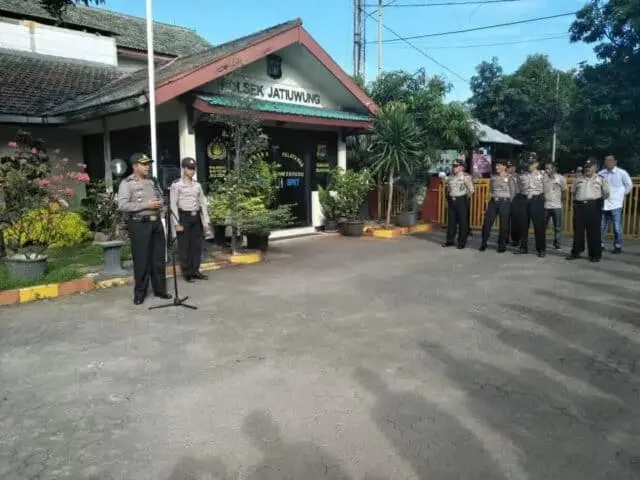 Kapolsek Jatiuwung Pimpin Apel Pagi Hari Pertama Usai Libur Hari Raya Kapolsek Jatiuwung Pimpin Apel Pagi Hari Pertama Usai Libur Hari Raya