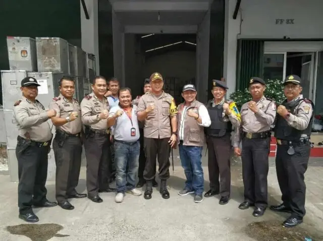KPU Kota Tangerang Distribusikan Logistik Ke Seluruh Kecamatan Dengan Pengawalan Ketat KPU Kota Tangerang Distribusikan Logistik Ke Seluruh Kecamatan Dengan Pengawalan Ketat