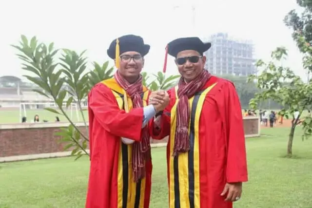 UPH Lantik Dr Hinca IP Pandjaitan sebagai Doktor Hukum di Wisuda XXXIII UPH Lantik Dr Hinca IP Pandjaitan sebagai Doktor Hukum di Wisuda XXXIII