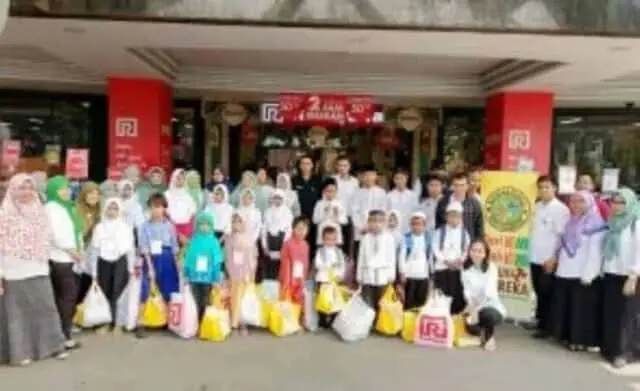 Bappeda Kota Tangerang Ajak Anak Yatim dan Dhu’afa Shopping Bareng di Supermarket Bappeda Kota Tangerang Ajak Anak Yatim dan Dhu’afa Shopping Bareng di Supermarket