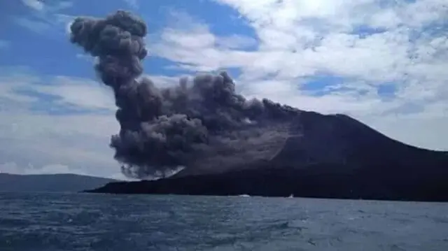 Di Selat Sunda Provinsi Lampung, Anak Gunung Krakatau Erupsi Capai 1000 Meter Di Selat Sunda Provinsi Lampung, Anak Gunung Krakatau Erupsi Capai 1000 Meter