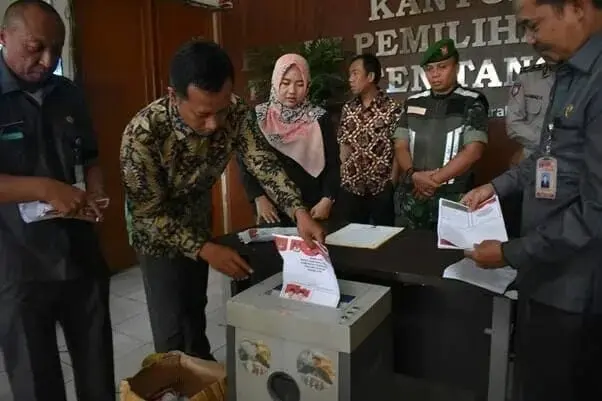 KPU Kabupaten Tangerang Musnahkan 1.407 Surat Suara Rusak KPU Kabupaten Tangerang Musnahkan 1.407 Surat Suara Rusak
