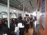 Stasiun Rangkasbitung Dipadati Pemudik dari Jakarta