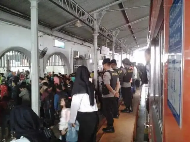 Stasiun Rangkasbitung Dipadati Pemudik dari Jakarta Stasiun Rangkasbitung Dipadati Pemudik dari Jakarta