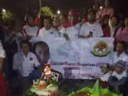 Tengah Malam di Depan Istana, Presiden Jokowi Dapat Ucapan Selamat Ulang Tahun dari Relawan Tengah Malam di Depan Istana, Presiden Jokowi Dapat Ucapan Selamat Ulang Tahun dari Relawan