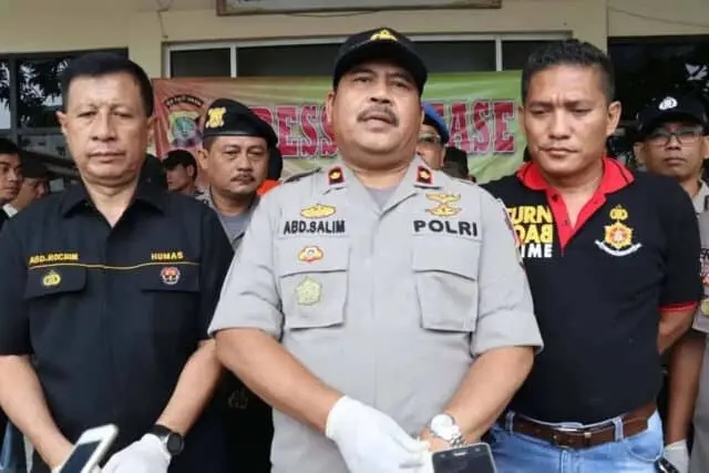 Pelaku Penganiayaan Wartawan Diringkus Tim Buser Polsek Karawaci Pelaku Penganiayaan Wartawan Diringkus Tim Buser Polsek Karawaci