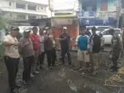 Saluran Air Macet, Warga Secara Swadaya Bangun Selokan Jalan Raya Binong Saluran Air Macet, Warga Secara Swadaya Bangun Selokan Jalan Raya Binong