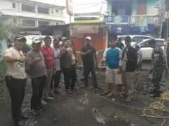 Saluran Air Macet, Warga Secara Swadaya Bangun Selokan Jalan Raya Binong Saluran Air Macet, Warga Secara Swadaya Bangun Selokan Jalan Raya Binong