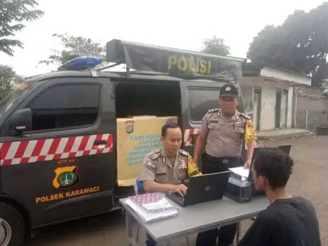 Berikan Pelayanan, Sat Binmas polsek Karawaci Laksanakan Giat Sentra Pelayanan Masyarakat Berikan Pelayanan, Sat Binmas polsek Karawaci Laksanakan Giat Sentra Pelayanan Masyarakat