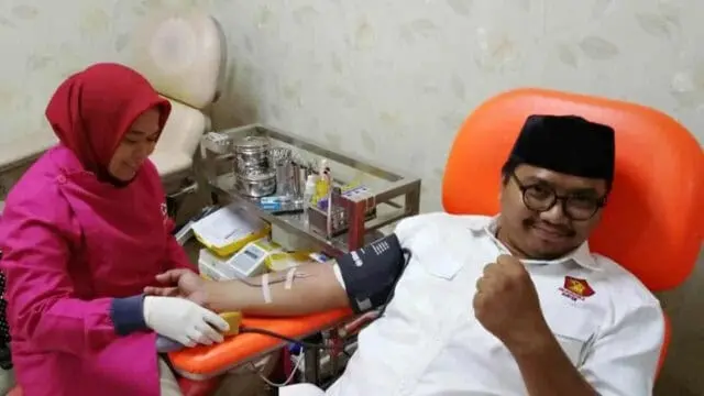 Bacaleg Gerindra Donor Darah Usai Daftar ke KPU Bacaleg Gerindra Donor Darah Usai Daftar ke KPU