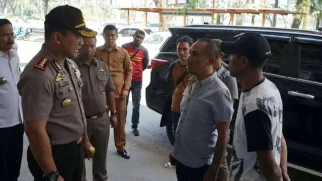 Kapolresta Tangerang Pimpin Penyegelan Toba Cafe di Panongan Kapolresta Tangerang Pimpin Penyegelan Toba Cafe di Panongan