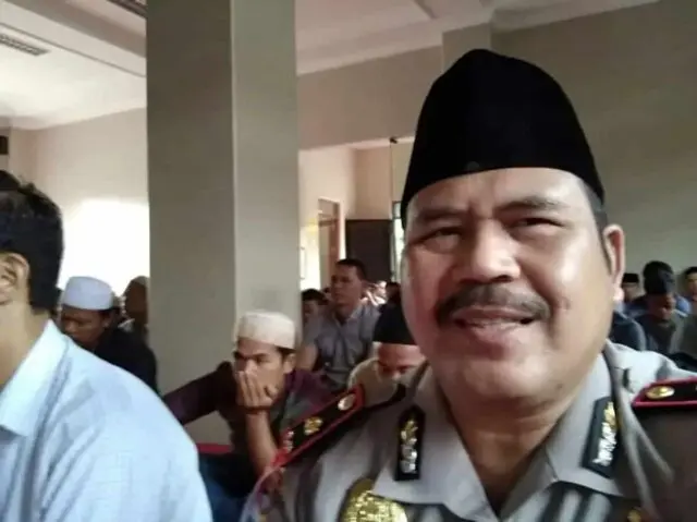 Sholat Jumat Berjamaah, Kapolsek Karawaci Sampaikan Pesan Kamtibmas Sholat Jumat Berjamaah, Kapolsek Karawaci Sampaikan Pesan Kamtibmas
