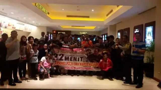 Polsek Jatiuwung Nobar “22 Menit” bersama Keluarga dan Masyarakat Polsek Jatiuwung Nobar “22 Menit” bersama Keluarga dan Masyarakat