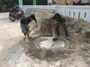 Bersama Masyarakat Satgas TMMD Ke – 102 Renovasi Balai Desa Bersama Masyarakat Satgas TMMD Ke - 102 Renovasi Balai Desa