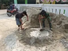 Bersama Masyarakat Satgas TMMD Ke – 102 Renovasi Balai Desa Bersama Masyarakat Satgas TMMD Ke - 102 Renovasi Balai Desa