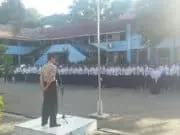 Bertindak Sebagai Pembina Upacara, Kanit Binmas Polsek Jatiuwung Ajak Siswa Disiplin Berlalu Lintas Bertindak Sebagai Pembina Upacara, Kanit Binmas Polsek Jatiuwung Ajak Siswa Disiplin Berlalu Lintas