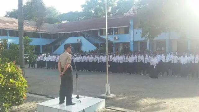 Bertindak Sebagai Pembina Upacara, Kanit Binmas Polsek Jatiuwung Ajak Siswa Disiplin Berlalu Lintas