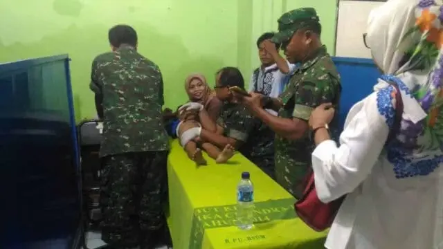 TMMD ke-102 Kodam Jaya Gelar Baksos Sunatan Masal, Puluhan Anak Menjerit TMMD ke-102 Kodam Jaya Gelar Baksos Sunatan Masal, Puluhan Anak Menjerit