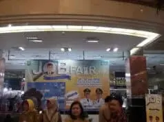 Peminat Membludak pada penyelenggara Job Fair di Mal Metropolis kota Tangerang Peminat Membludak pada penyelenggara Job Fair di Mal Metropolis kota Tangerang