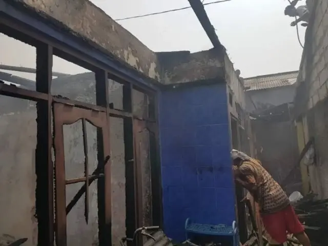 Akibat Kebakaran, Rumah Satu Keluarga Hangus Akibat Korsleting Listrik Akibat Kebakaran, Rumah Satu Keluarga Hangus Akibat Korsleting Listrik