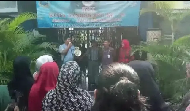 Tidak Diterima Melalui PPDB, Warga Demo SMPN 23 Tidak Diterima Melalui PPDB, Warga Demo SMPN 23